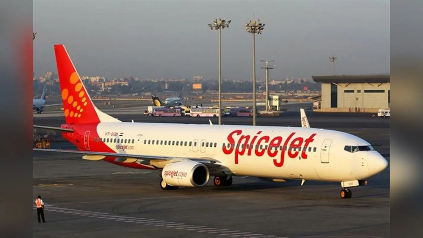 SpiceJet: दिल्ली से नासिक जा रहे स्पाइसजेट विमान में आयी तकनीकी खराबी, बीच रास्ते से लौटा