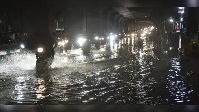 Heavy Rain in Assam: असम में रेड अलर्ट, मूसलाधार बारिश से हालात गंभीर, कई जिलों में भारी नुकसान