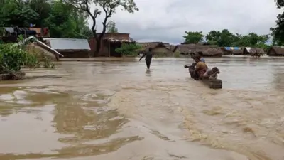Bihar Flood: भागलपुर में ससुराल जा रहा युवक पानी की तेज धार में बहा, लापता की खोज जारी, मोटरसाइकिल बरामद