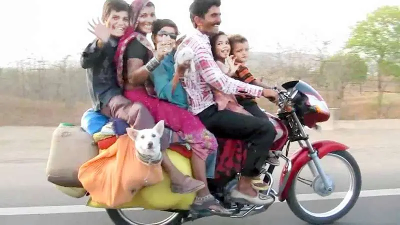 New Road Safety Rules: सरकार के इस नये नियम से बदल जाएगा बाइक पर बैठने का तरीका