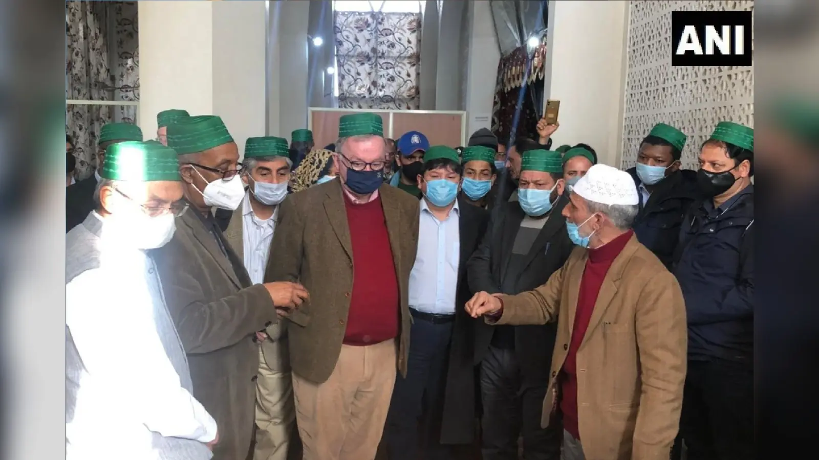 विदेशी प्रतिनधिमंडल की टीम जम्मू कश्मीर में, स्थानीय लोगों से विकास पर चर्चा, पर्यटन स्थलों का दौरा