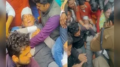 धरने पर बैठे उत्तराखंड के पूर्व मुख्यमंत्री हरीश रावत की तबीयत बिगड़ी, अस्पताल में कराया गया भर्ती