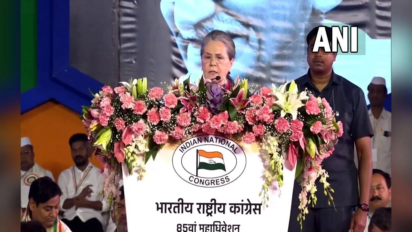 क्या सोनिया गांधी ने राजनीति से ले लिया संन्यास ? इस सवाल का जवाब अलका लांबा ने दिया