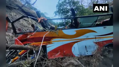 महाराष्ट्र: रायगढ़ खोपोली इलाके में बस के खाई में गिरने से 13 लोगों की मौत, 25 से अधिक घायल