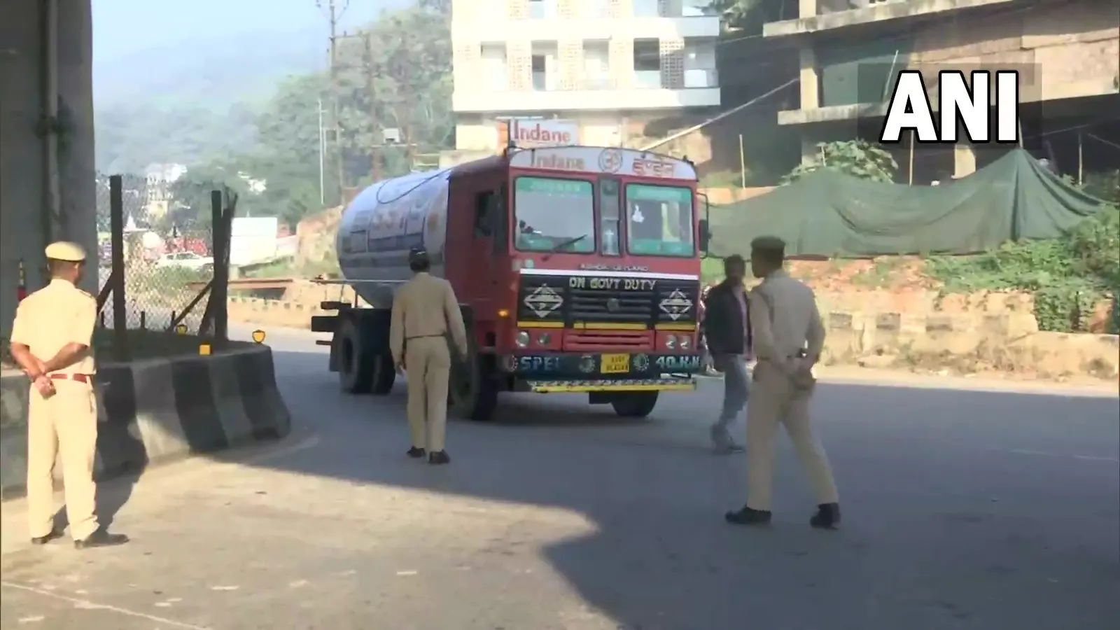 असम ने रोकी ईंधन की सप्लाई, मेघालय के पेट्रोल पंपों पर मची अफरा-तफरी, जानें क्या है पूरा मामला