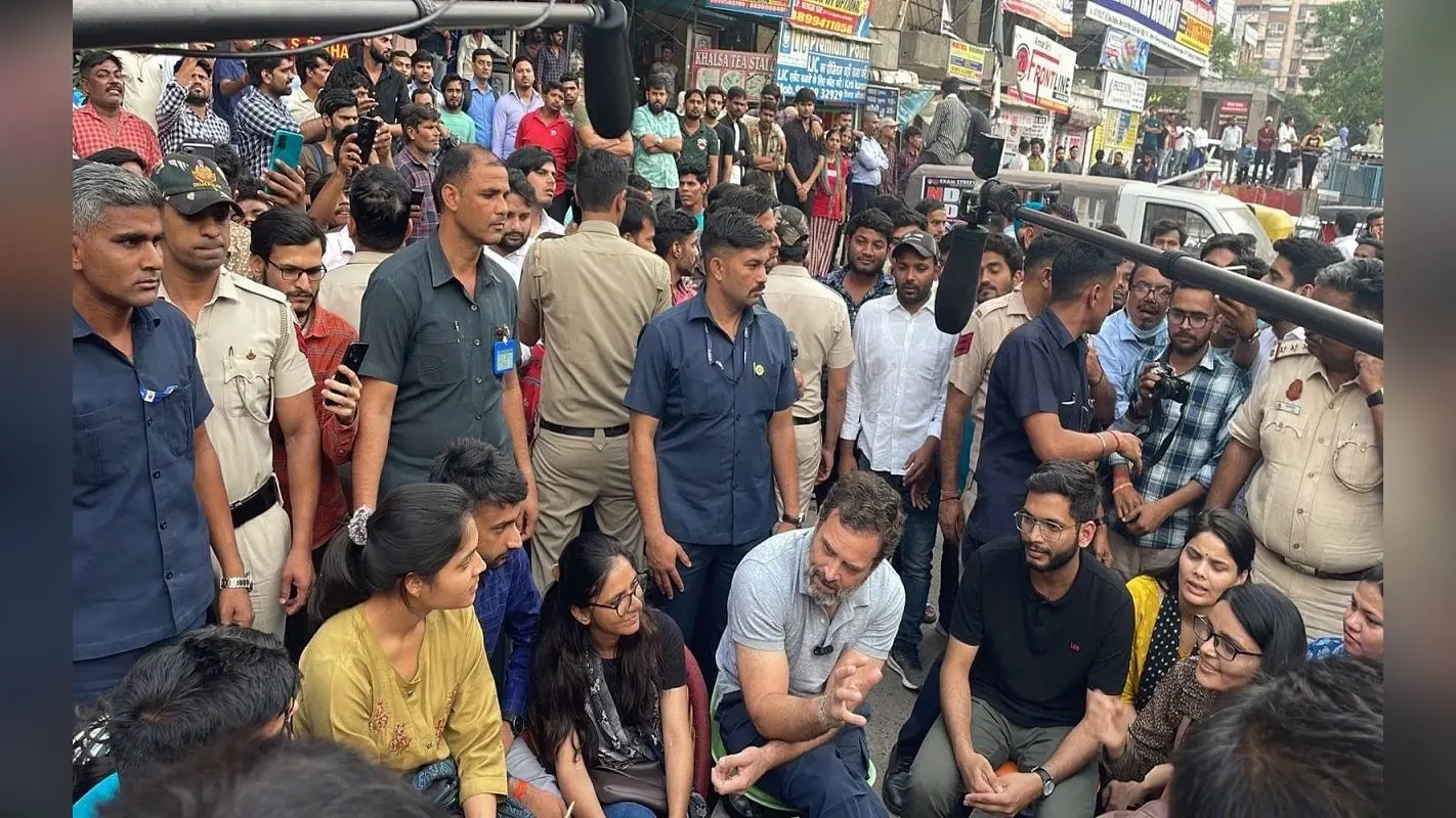 Video: राहुल गांधी ने दिल्ली के मुखर्जी नगर में UPSC और SSC की तैयारी कर रहे छात्रों से मुलाकात की