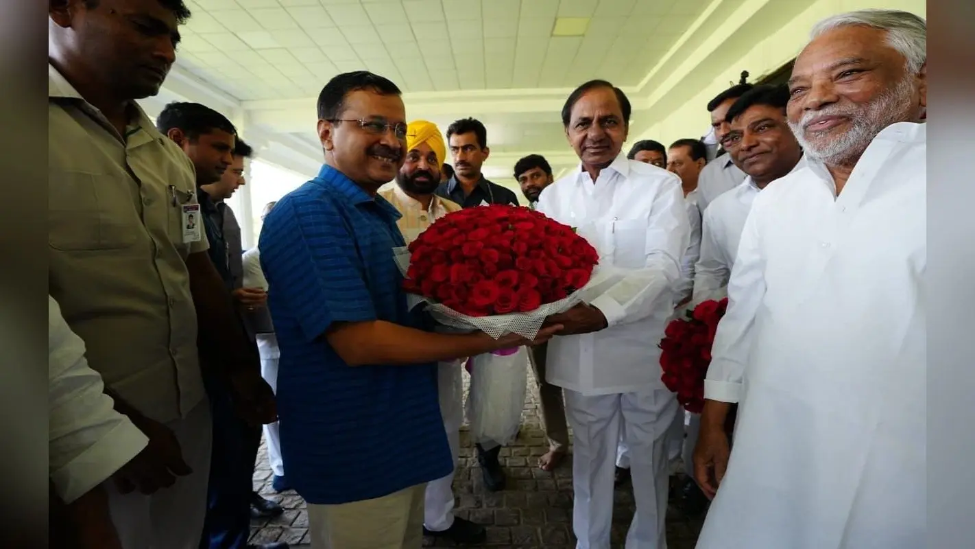 ‘यह समय आपातकाल के दिनों से भी बदतर’, केजरीवाल से मुलाकात के बाद बोले केसीआर