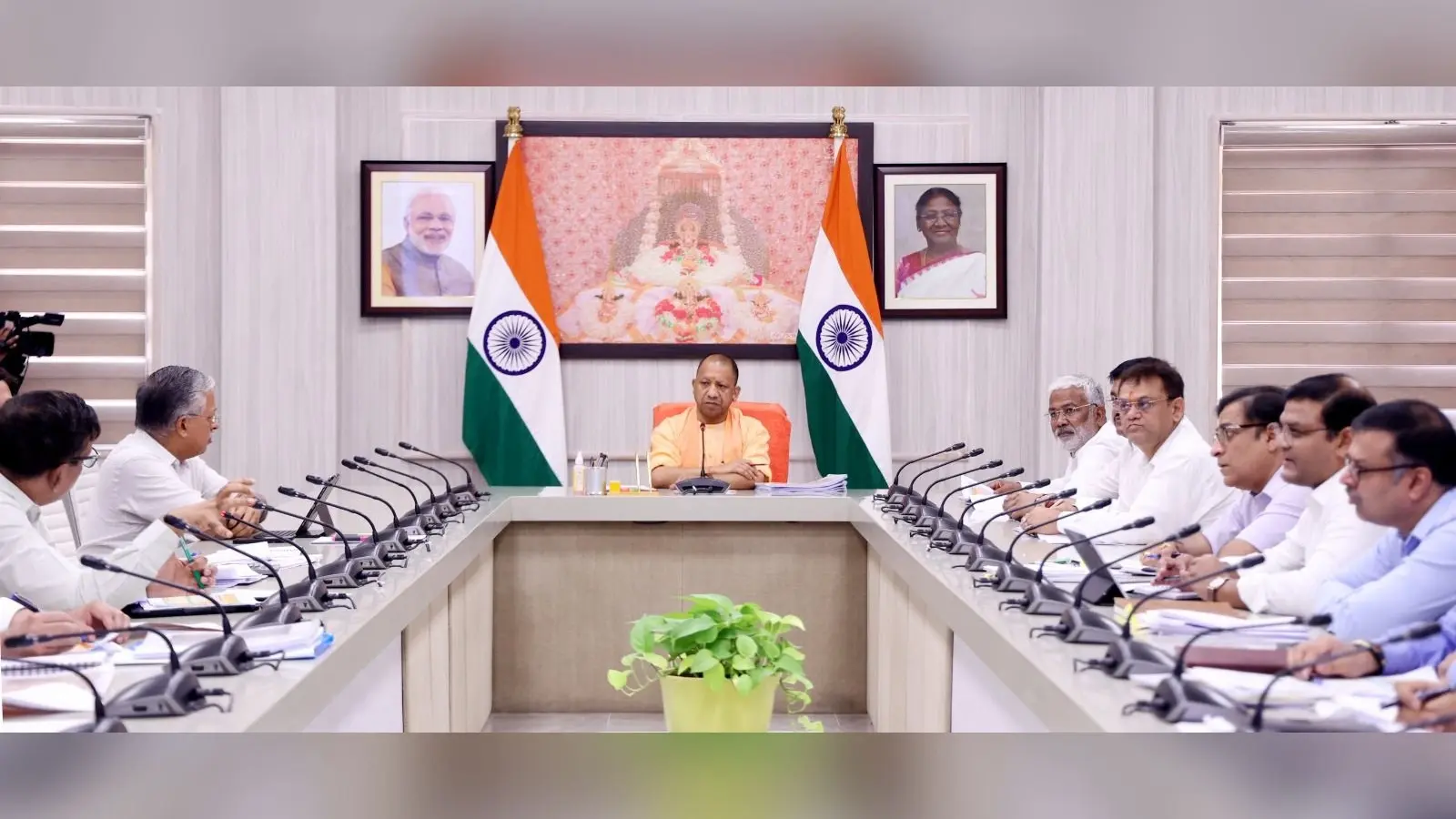 अब शव नदियों में नहीं होंगे प्रवाहित, सरकार भू-समाधि देने के लिए लोगों को करेगी प्रेरित, सीएम योगी का है आदेश