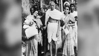 Gandhi Jayanti 2023: आज बड़े ही धूमधाम से मनाई गई गांधी जयंती, वीडियो में देखिए बापू का यह खास अवतार