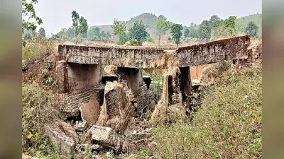 गुमला : गढ़सारू पुल का पिलर क्षतिग्रस्त, कभी भी हो सकता है ध्वस्त