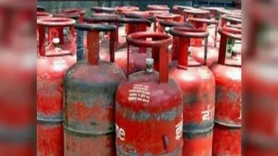 महंगाई की मार: बंगाल के इस गांव में ग्रामीणों ने गैस सिलिंडर से किया तौबा, कोयले पर शुरू किया खाना-पकाना
