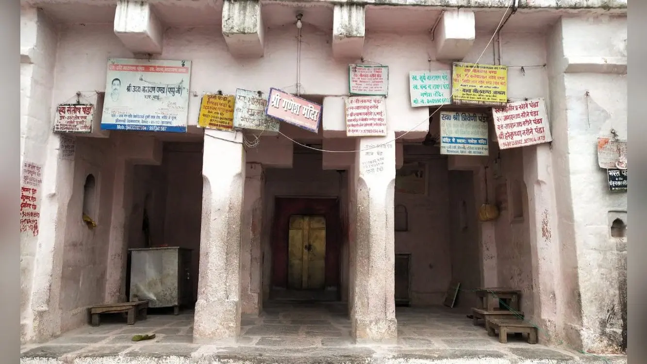 रिद्धि और सिद्धि के साथ विराजमान गौरी पुत्र भगवान गणेश की है अपनी महिमा