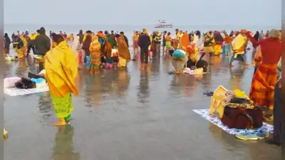 Makar Sankranti 2021: कोरोना काल में मकर संक्रांति पर हजारों श्रद्धालुओं ने गंगासागर में किया पुण्य स्नान