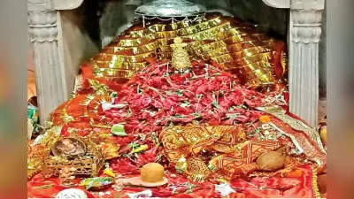 बेहद प्रसिद्ध है गढ़वा का मां गढ़देवी मंदिर, नवरात्र में भक्तों की उमड़ती है भीड़, जानें इसका इतिहास