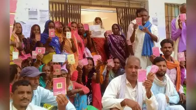 Garhwa News: राशन नहीं मिला, तो 100 से ज्यादा लोगों ने बीडीओ कार्यालय पर किया हंगामा