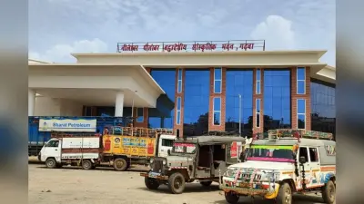 झारखंड: गढ़वा नगर परिषद की मनमानी, सरकारी स्कूल के खेल के मैदान में ही बना दिया टाउन हॉल, बच्चे खेलेंगे कहां?