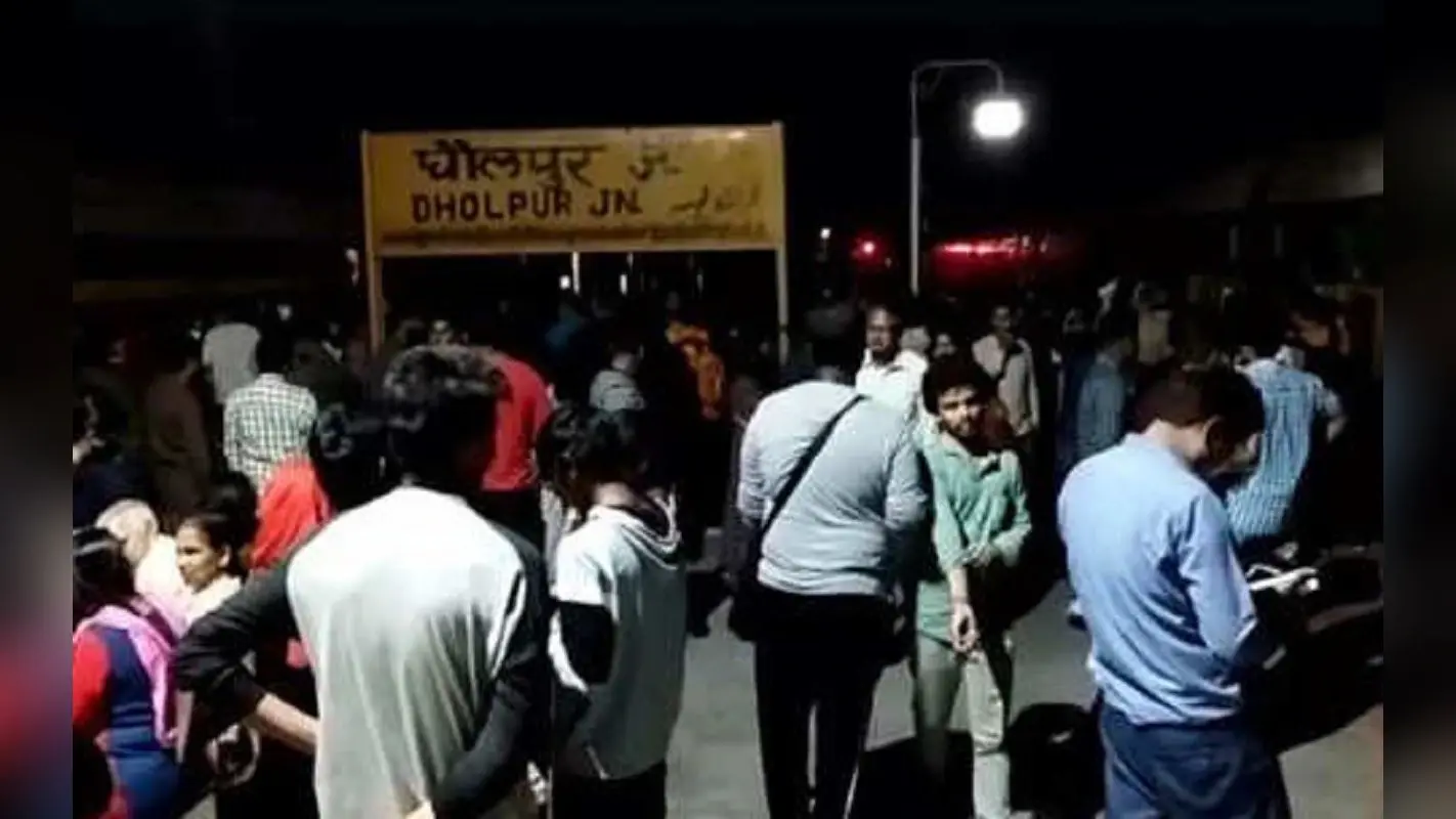 Garib Rath Train Bomb Threat: गरीब रथ एक्सप्रेस ट्रेन को बम से उड़ाने की धमकी, आपात स्थिति में रोका गया