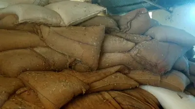 गुमला: अनाज गोदाम पर 12 वर्षों से तिवारी का कब्जा, बना लिया घर व कमाई का अड्डा