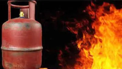 Lucknow: बसंत विहार कॉलोनी में सिलेंडर ब्लास्ट, घरवालों ने छत से लगाई छलांग, पांच लोग गंभीर रूप से घायल