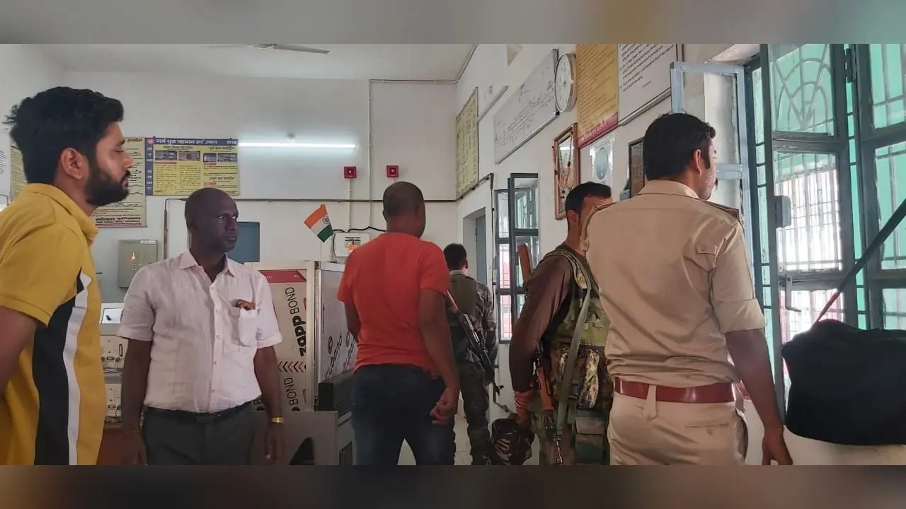 पंजाब रेजीमेंट के जवान का गढ़वा के नगरऊंटारी रेलवे स्टेशन पर हंगामा, पुलिस व रेलकर्मियों को बनाया बंधक, ऐसे हुए मुक्त