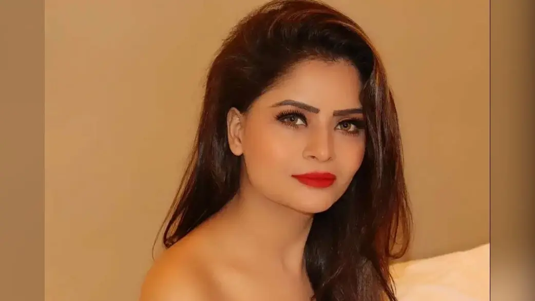 Gehana Vasisth ने टॉपलेस फोटो शेयर कर अश्लील वीडियोज से जुड़ा राज खोला, बोलीं- मैं नशे में नहीं थी