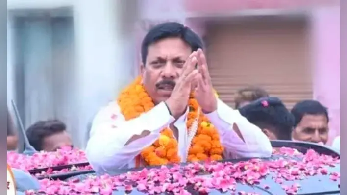 UP Bypoll Result: आजम खान के गढ़ रामपुर में घनश्याम लोधी ने लहराया भगवा, आजमगढ़ में निरहुआ ने दिलाई जीत