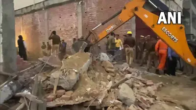 UP News: लोनी में निर्माणाधीन इमारत गिरने से 2 मजदूरों की मौत और 8 घायल, कई के फंसे होने की आशंका