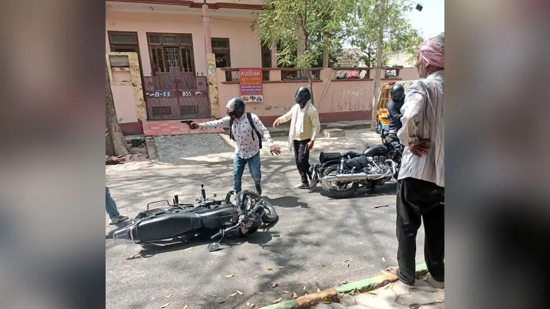 Ghaziabad News: बदमाशों को नहीं बुलडोजर बाबा का खौफ, पेट्रोल पंप कर्मचारियों से 25 लाख की नगदी लेकर फरार