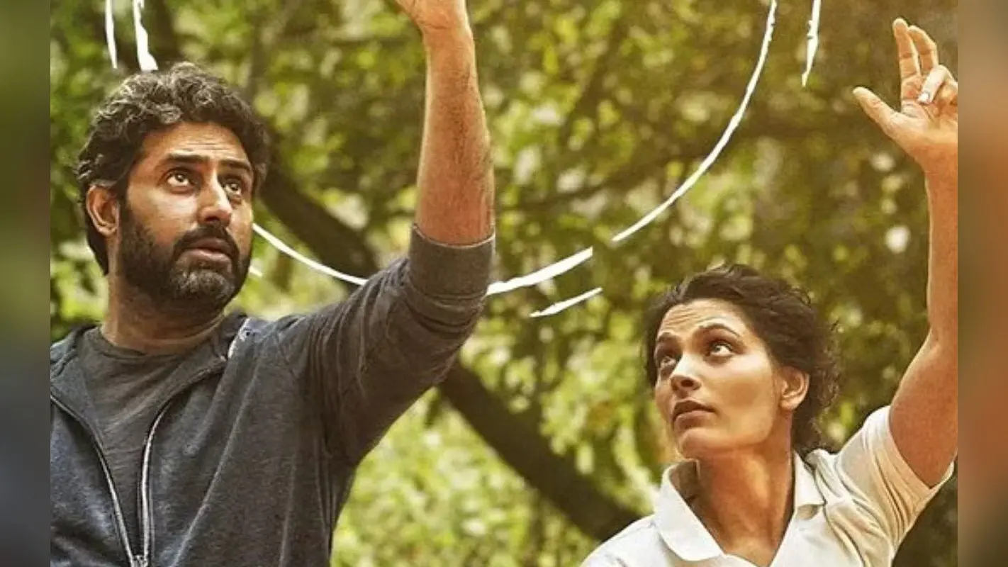 Ghoomer First Review: अभिषेक बच्चन की एक्टिंग देख दर्शक हुए क्लीन बोल्ड, देखने से पहले जान लें कैसी है फिल्म