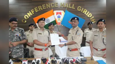 झारखंड: पांच करोड़ रुपये लूट मामले में बेहतर कार्य करने वाले पुलिस पदाधिकारी सम्मानित, एसपी ने बढ़ाया हौसला