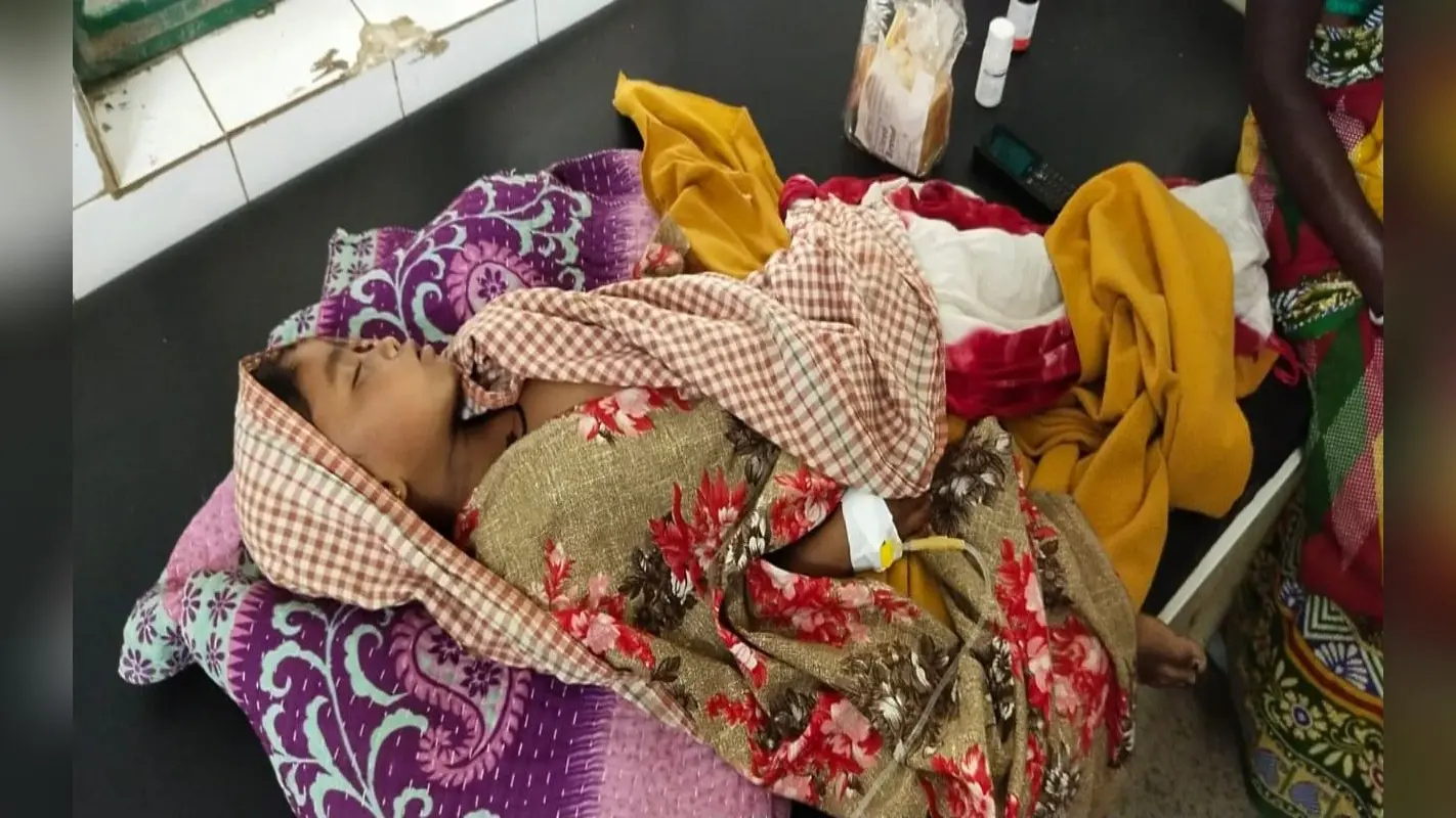चक्रधरपुर के भरनिया गांव में आग तापने के दौरान 5 साल की बच्ची झुलसी, इलाज के लिए सदर अस्पताल रेफर