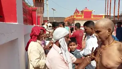 Gorakhpur News: गोरखपुर के इस मंदिर में आज भी दी जाती है ‘रक्त बलि’, 350 साल से चली आ रही परंपरा