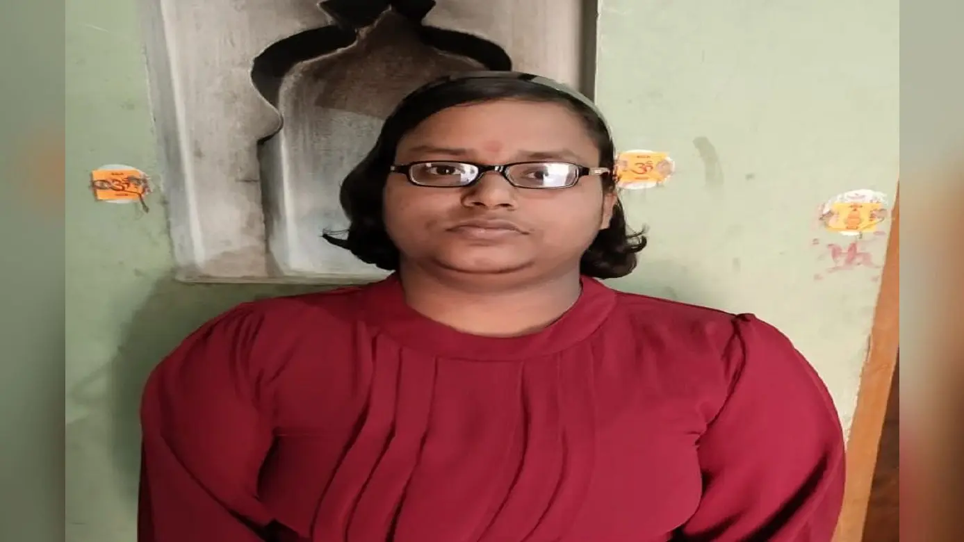 यूपी बोर्ड रिजल्ट 2023: गोरखपुर की वंशिका इंटर की जिला टॉपर, बोलीं- डॉक्टर बनकर करूंगी लोगों की सेवा