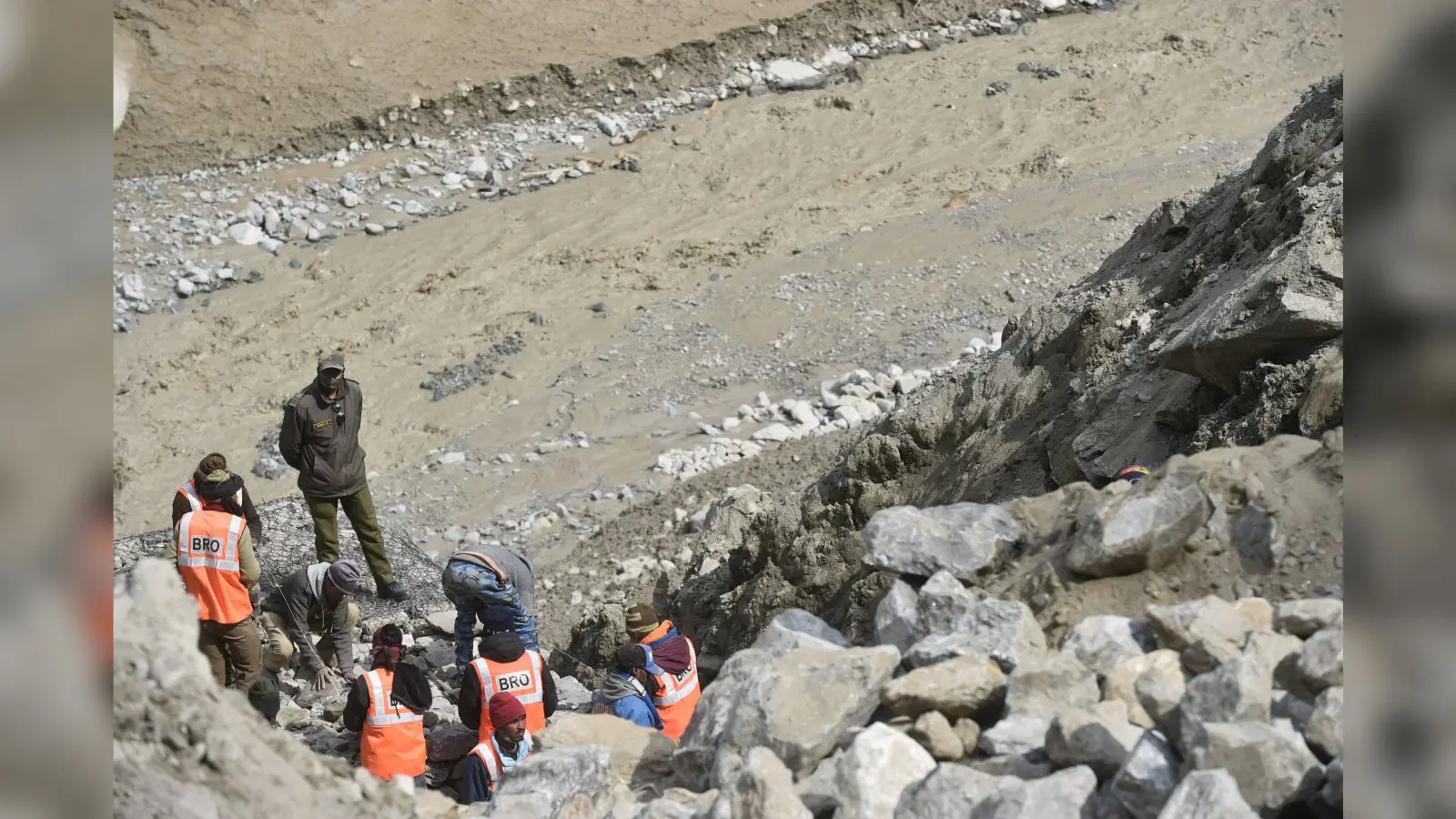 Chamoli Disaster : बिहार के मनीष का कोई सुराग नहीं, अपनों के इंतजार में पथराई आंखें