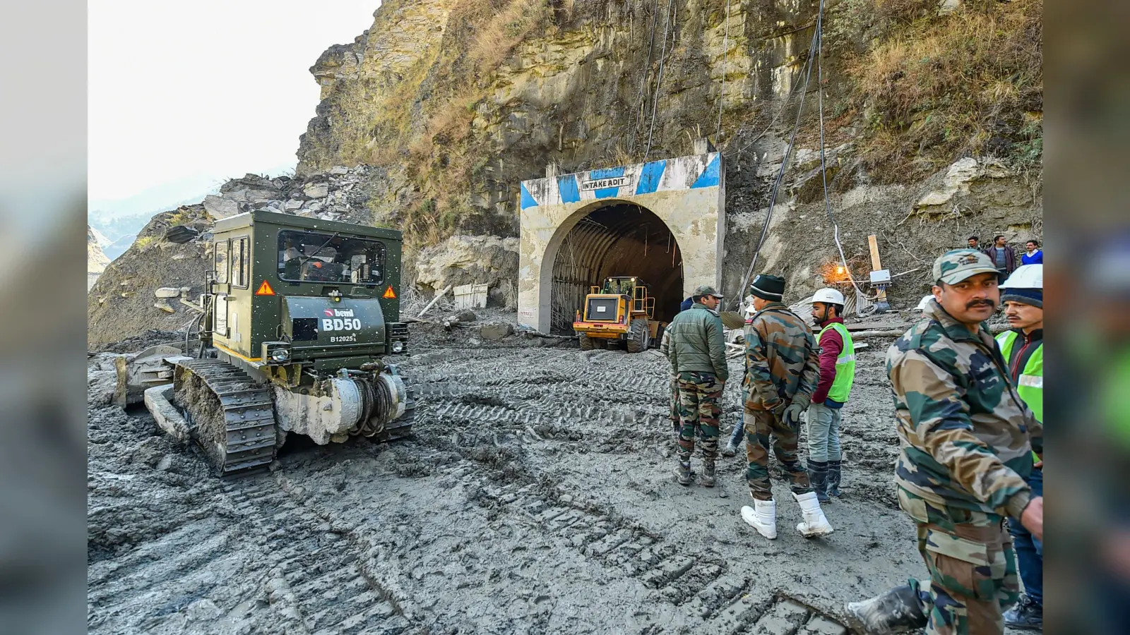 Uttarakhand news : धौलीगंगा नदी का मलबा बाधित कर रहा है बचाव कार्य,13 गांवों के लोगों से संपर्क टूटा, विस्तार से जानें कैसी है स्थिति