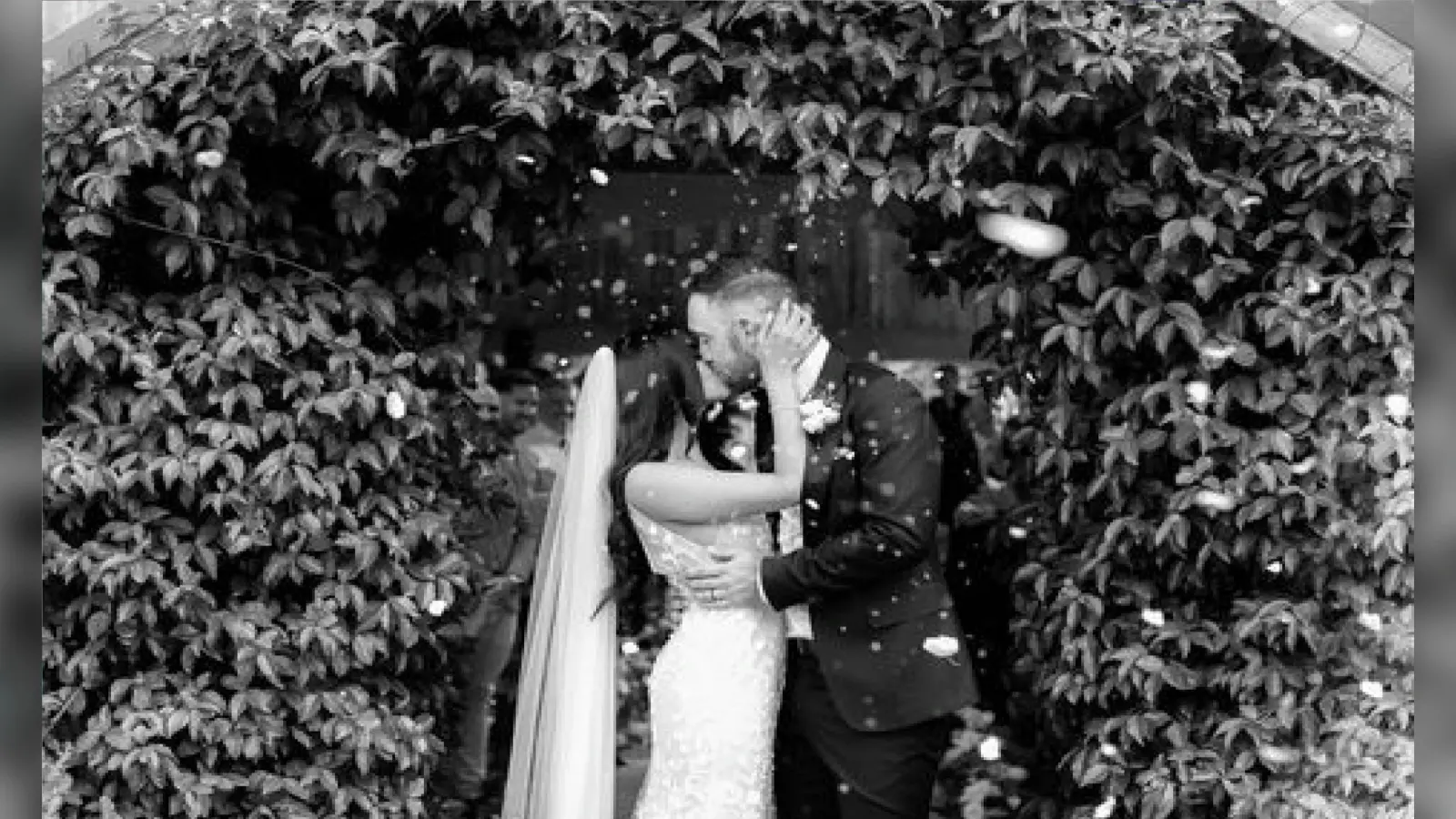 Glenn Maxwell Wedding: आईपीएल से पहले ग्लेन मैक्सवेल ने भारतीय मूल की विनी रमन से रचायी शादी, PIC