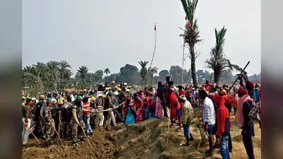 गोड्डा में ग्रामीणों ने पुलिस पर चलाये तीर, जवाबी कार्रवाई में लाठीचार्ज, कई घायल