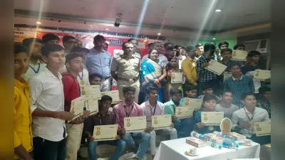 Prabhat Khabar Pratibha Samman: गोड्डा में सम्मान पाकर खुश दिखे छात्र, कहा- आगे बढ़ने के लिए बढ़ा हौसला