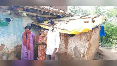 Jharkhand News : बारिश शुरू होते ही मगनपुर के दिनेश को पड़ोसी के घर में लेनी पड़ती है शरण, जानें क्या है वजह