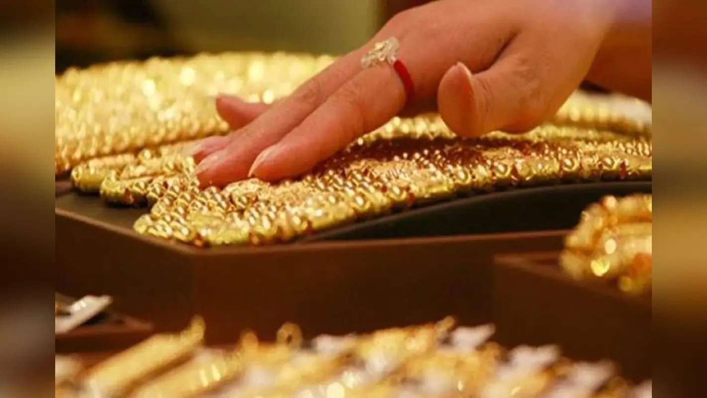 Gold Price Today : 8,000 रुपये सस्ता हुआ सोना! यहां देखें आज का ताजा भाव