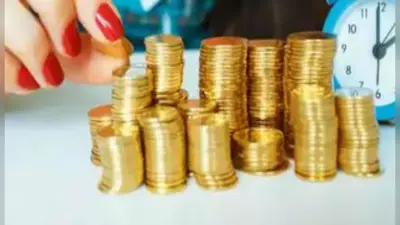 सुजुकी बाइक शो रूम में ग्राहकों को मिला सोना-चांदी का सिक्का