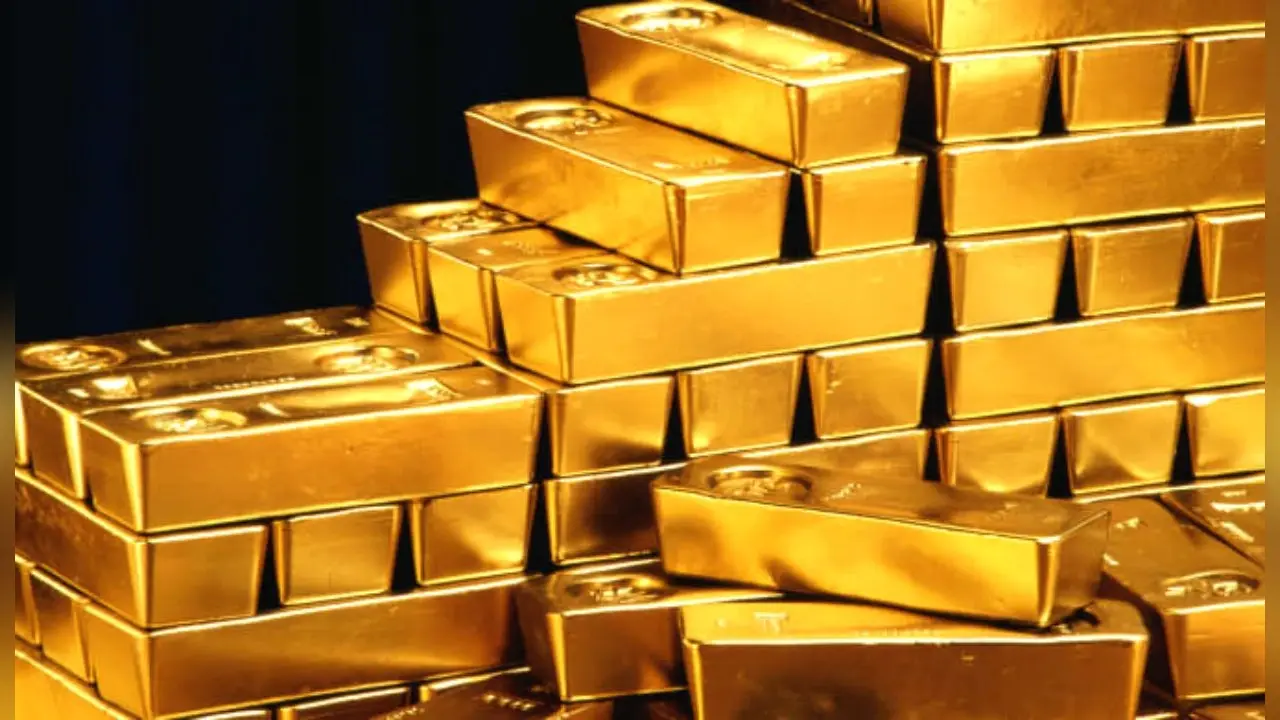 Gold Price Today : अब तक 11 हजार ज्यादा सस्ता हो गया है सोना, अभी और गिर सकता है दाम, जानिए आज का ताजा रेट
