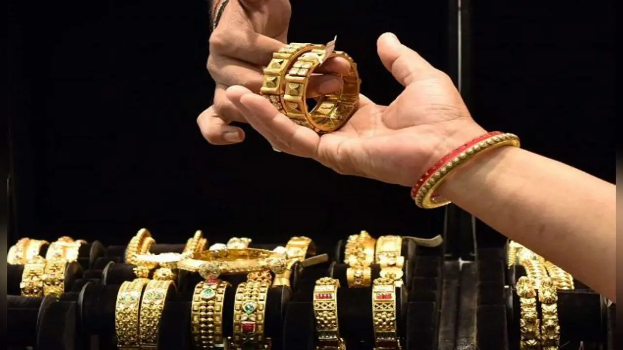 Gold Price Updates : घर में है शादी तो अभी करें खरीदारी, सोना हो गया है बहुत सस्ता
