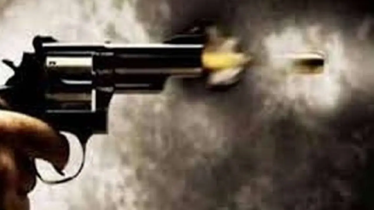 बिहार: ऑर्केस्ट्रा में नर्तकी से अश्लील हरकत के विरोध पर फायरिंग, महिला व बच्चे को लगी गोली