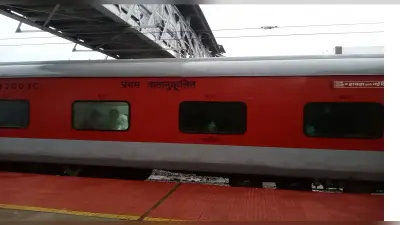Indian Railways : नए साल में घूमने का बना रहे हैं प्लान तो चेक कर ले टिकटों की स्थिति