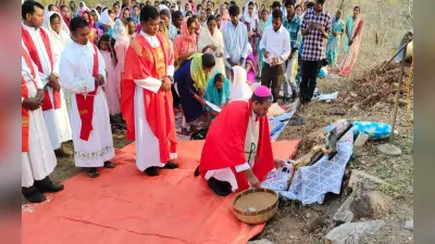 Good Friday: पलामू में मसीही विश्वासियों ने किये उपासना, चेतमा के कलवारी पहाड़ पर की क्रूस यात्रा