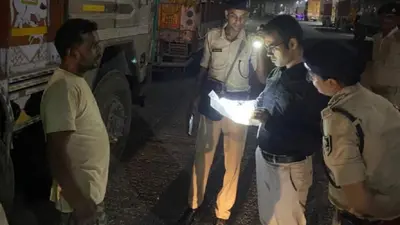 यूपी-बिहार बॉर्डर पर आधी रात को सादे लिबास में पहुंचे एसपी, बंद मिला CCTV कैमरा,पुलिसकर्मियों के हाथ-पांव फूले