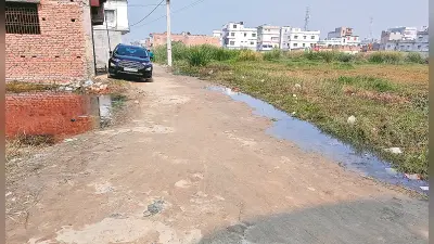 गोपालगंज में भू-माफियाओं की दादागिरी : नाले पर बना दी सड़क, अब लोगों को हो रही परेशानी