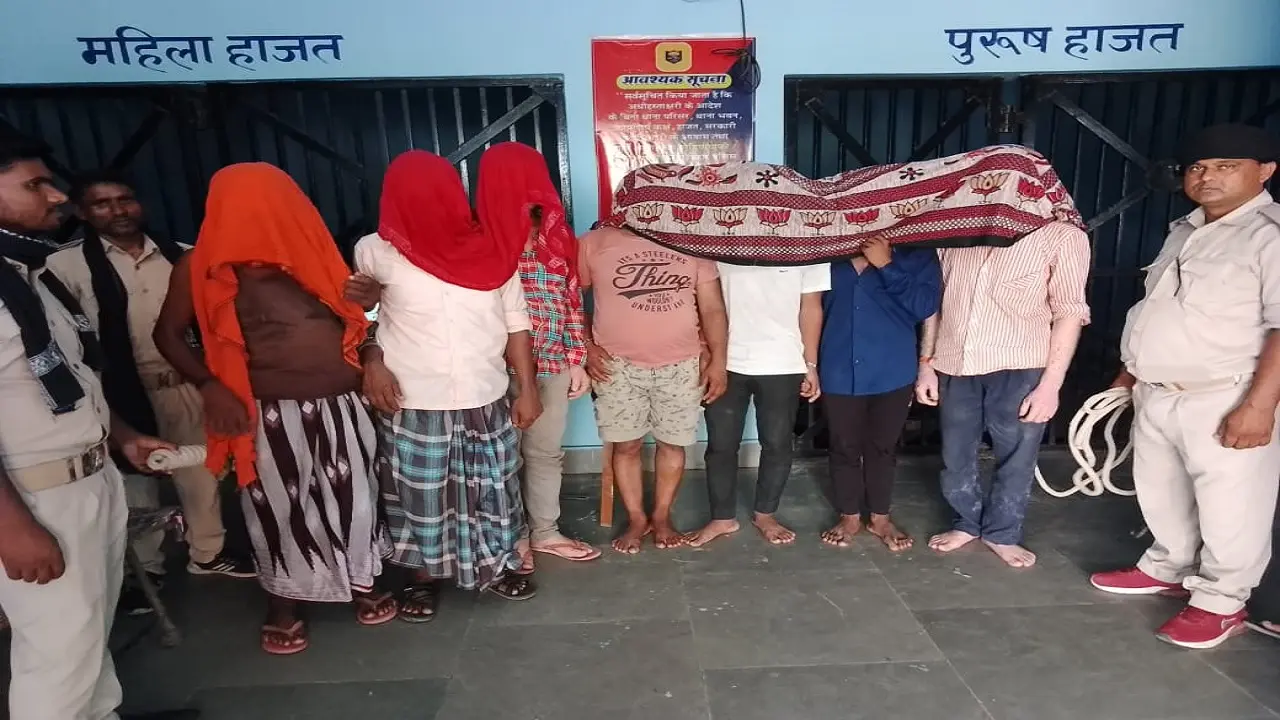 Bihar News: गोपालगंज में शराबकांड के आरोपित को पकड़ने गयी पुलिस टीम पर हमला, आठ लोग गिरफ्तार