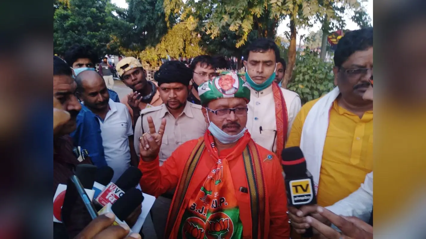 फिर विवादों में घिरे जदयू विधायक, कहा- मुझे पीएम के मंच पर नमस्कार नहीं किया, इसलिए हारा भाजपा प्रत्याशी